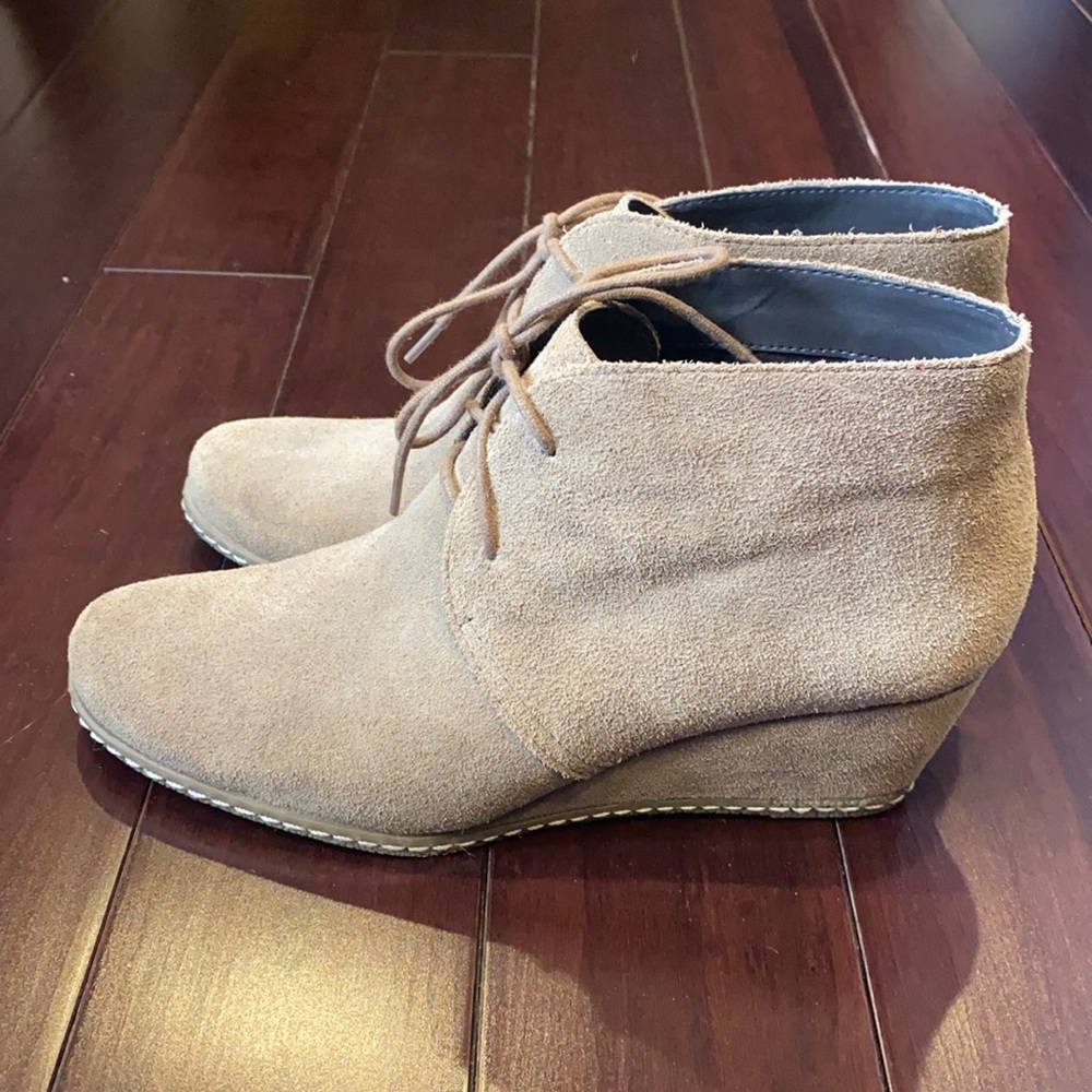 Franco Sarto suede lace up shoes